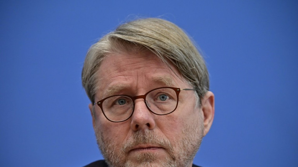 Bamf-Chef stellt Asylrecht infrage: Forderungen nach Ablösung