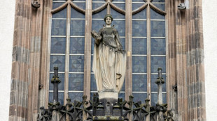 Teils lange Haftstrafen nach t&ouml;dlichem Balkonsturz bei &Uuml;berfall in Hamburger Hochhaus