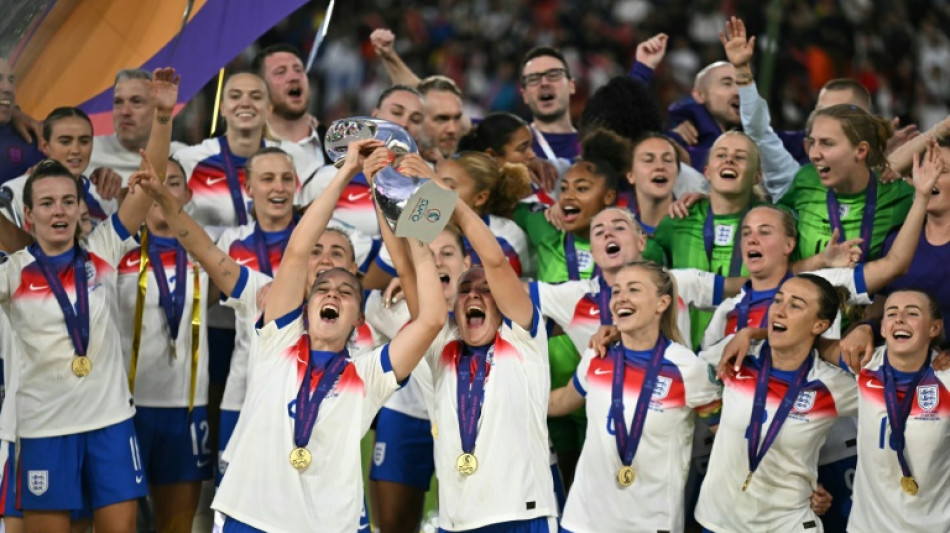 Inglaterra vence Espanha nos pênaltis e é bicampeã da Eurocopa feminina
