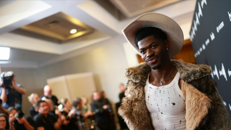 Rapper Lil Nas X é preso por andar seminu em Los Angeles