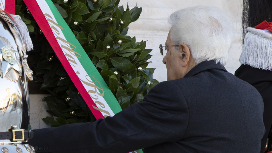 Unit&agrave; d'Italia: Mattarella depone una corona al Milite Ignoto