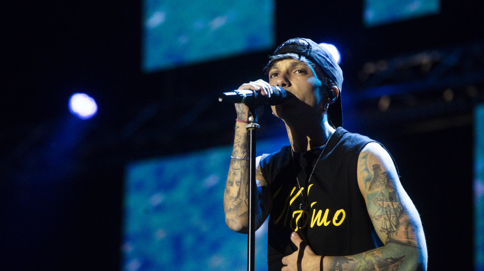 Ultimo diventa pap&agrave;, "Ora basta cazzate, Niccol&ograve;"