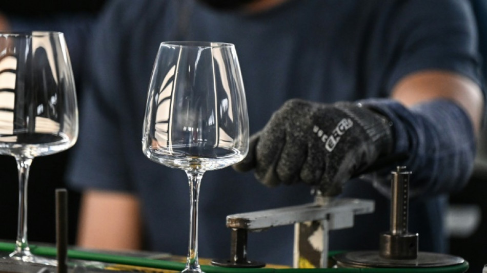 Touché mais pas coulé, le géant verrier Arc tente de se relancer