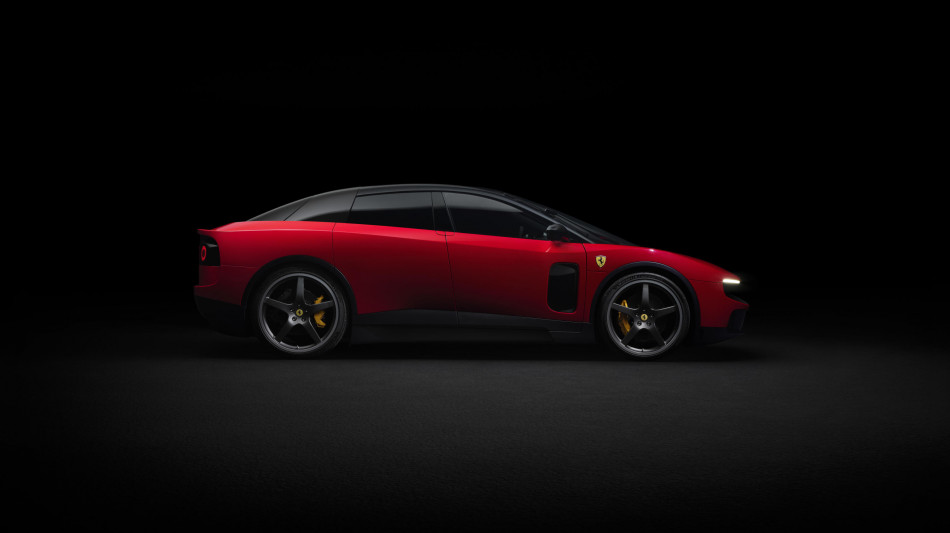 Tonfo in Borsa di Ferrari dopo il lancio dell'elettrica 'Luce'