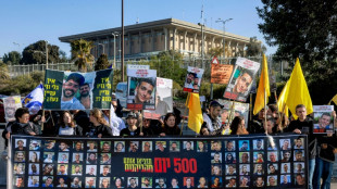 Familiares de ref&eacute;ns israelenses em Gaza protestam no 500&ordm; dia de cativeiro