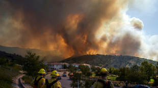 Incendio amenaza a miles de viviendas cerca de Los &Aacute;ngeles