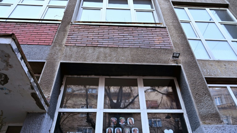 Come&ccedil;a julgamento dos pais de adolescente que cometeu massacre na S&eacute;rvia