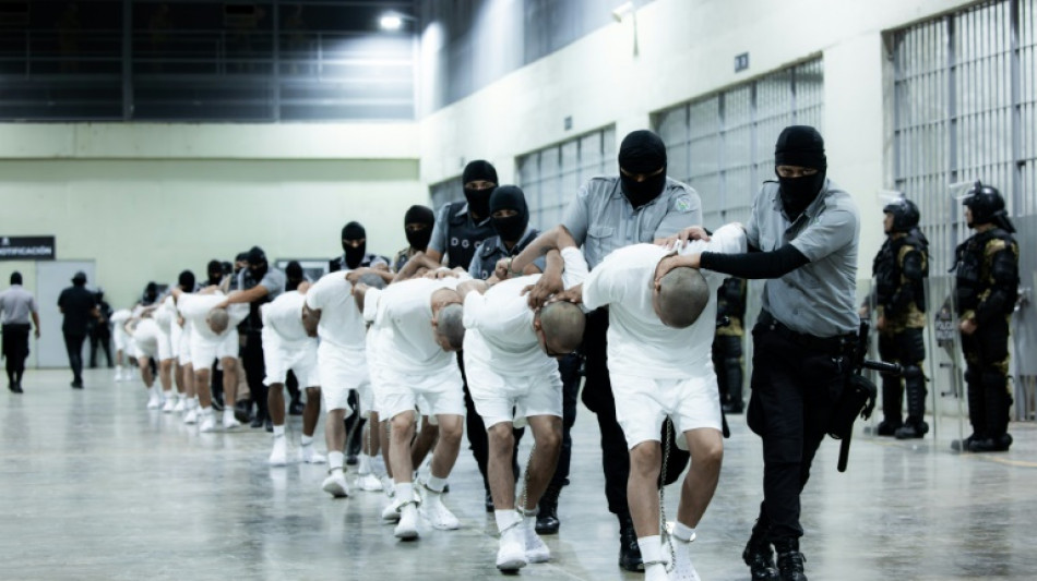 "Le cauchemar am&eacute;ricain": l'angoisse des proches de V&eacute;n&eacute;zu&eacute;liens envoy&eacute;s en prison au Salvador par Trump