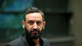 Fr&eacute;quences TNT: C8 et Hanouna engagent le bras de fer devant la justice