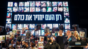 'Finalmente sentimos esperan&ccedil;a' de um retorno dos ref&eacute;ns, celebra multid&atilde;o em Tel Aviv