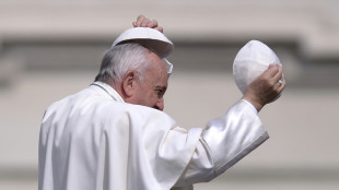 La mort du pape &agrave; 88 ans cr&eacute;e une vague d'&eacute;motion &agrave; travers le monde