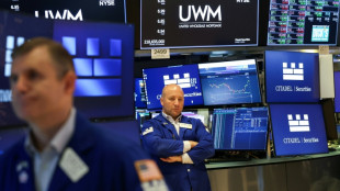 Wall Street marque une pause apr&egrave;s une s&eacute;rie de records
