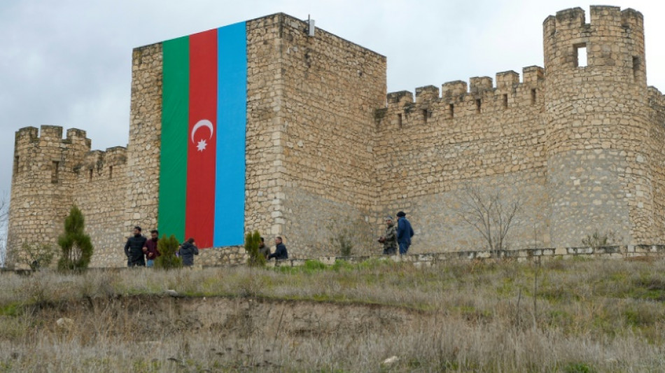 Aserbaidschaner kehren in zur&uuml;ckeroberte Gebiete in Berg-Karabach zur&uuml;ck
