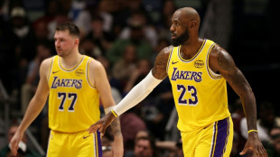 LeBron tem sequ&ecirc;ncia incr&iacute;vel interrompida ap&oacute;s les&atilde;o o deixar de fora da partida contra Spurs