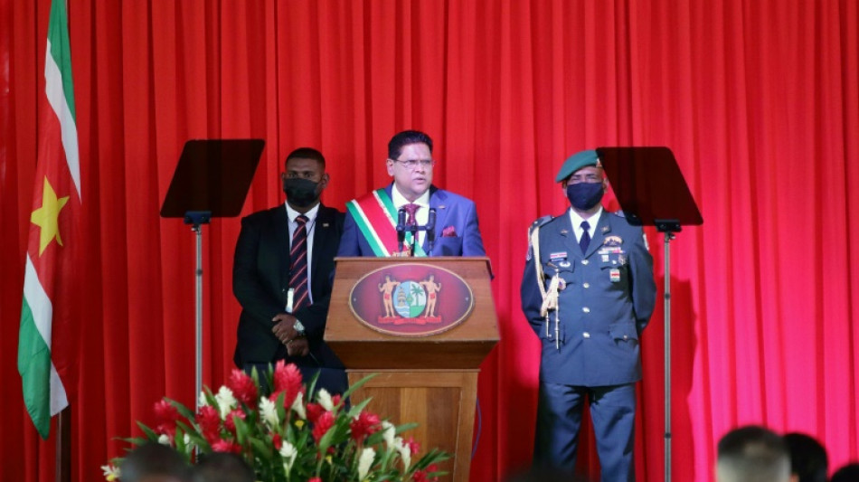 El presidente de Surinam anuncia "regal&iacute;as para todos" con dinero de las reservas petroleras