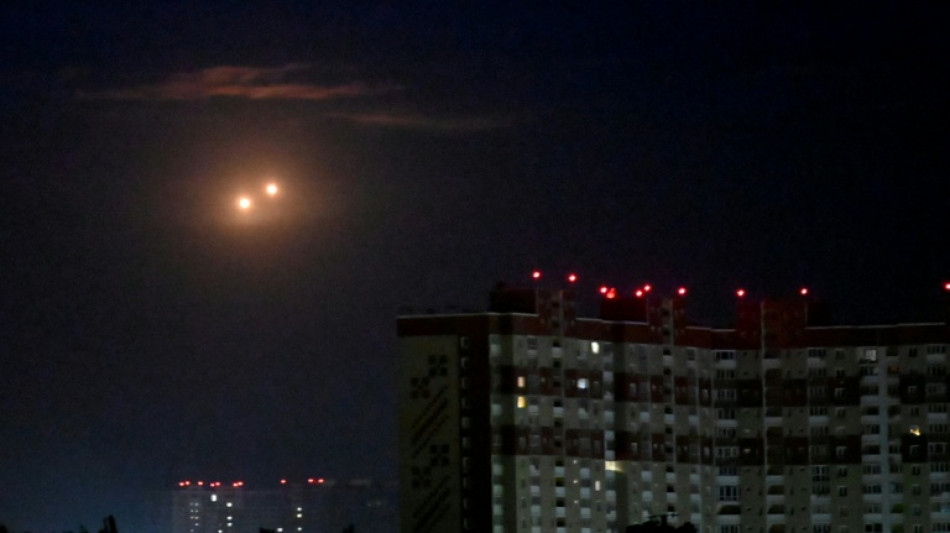 Ukraine: des "bombardements massifs" sur Kiev font au moins cinq morts, selon les autorit&eacute;s