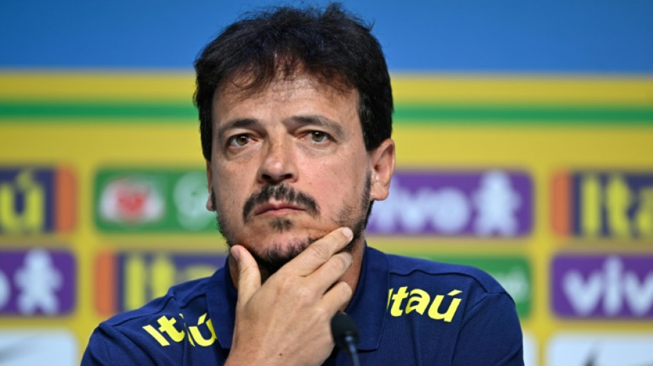 Diniz convoca Neymar e Vini Jr. para estreia da Sele&ccedil;&atilde;o nas Eliminat&oacute;rias; Paquet&aacute; fica fora