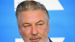 Alec Baldwin declara-se n&atilde;o culpado de homic&iacute;dio involunt&aacute;rio em set de filmagem