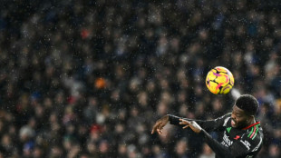 Angleterre: Manchester City encha&icirc;ne, pas Arsenal