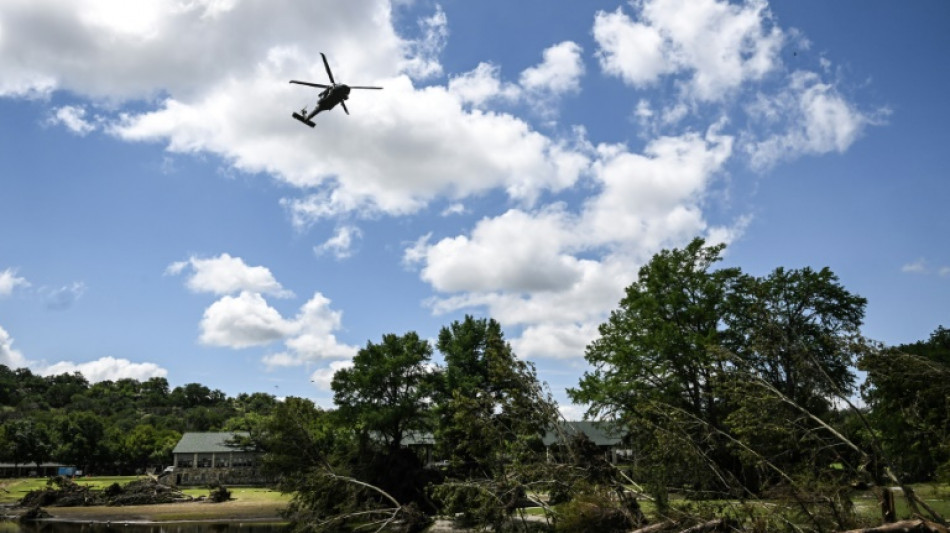 Rescatistas de Texas enfrentan cr&iacute;ticas tras devastadoras inundaciones 