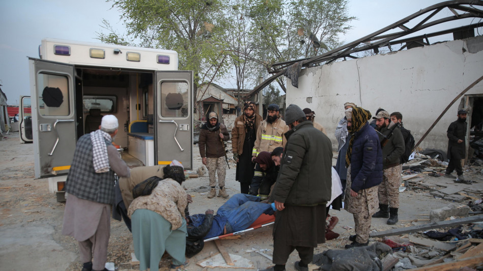 Kabul, 'centinaia morti in raid su centro medico'. Pakistan nega