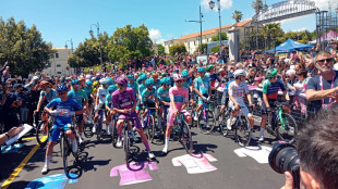 Giro: la quarta tappa &egrave; partita da Catanzaro, una folla al via