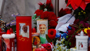 El estado del papa Francisco se mantiene "estable" tras su &uacute;ltima crisis respiratoria