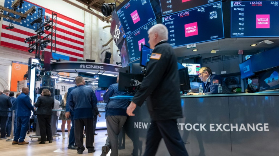 Wall Street ouvre en baisse, respiration apr&egrave;s une s&eacute;rie de records