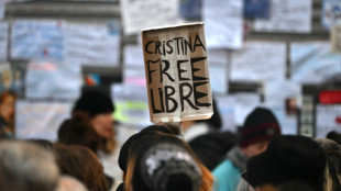 'Argentina com Cristina': milhares de manifestantes v&atilde;o &agrave;s ruas em apoio &agrave; ex-presidente