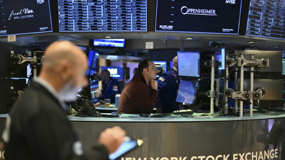 Wall Street termine en baisse, l'&eacute;lan s'essouffle avant Thanksgiving