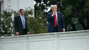 Trump bromea sobre instalar "misiles nucleares" sobre tejado de la Casa Blanca