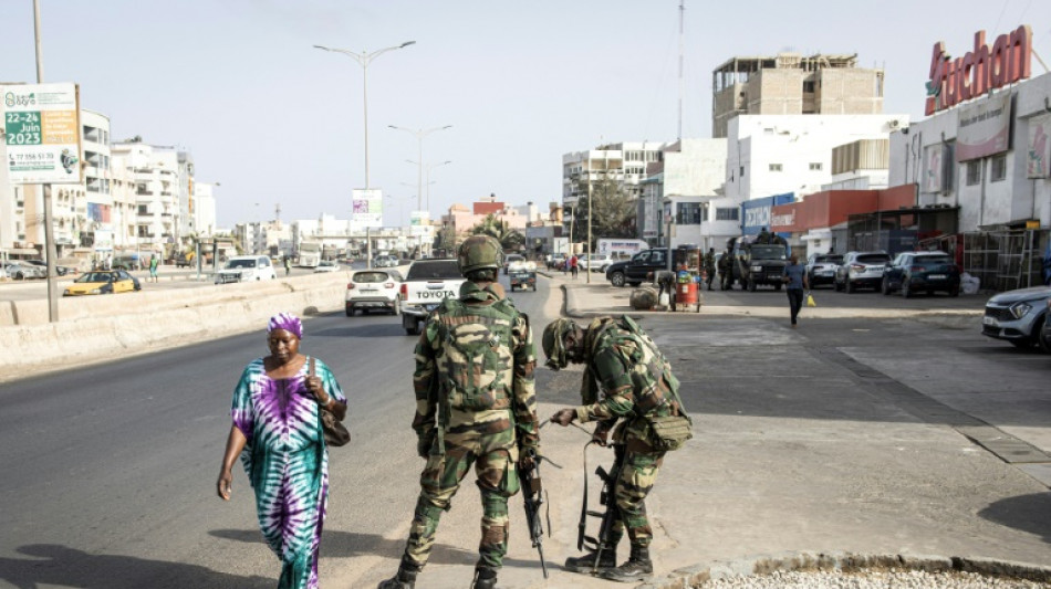 Senegal envia for&ccedil;as armadas para Dacar ap&oacute;s surto de viol&ecirc;ncia