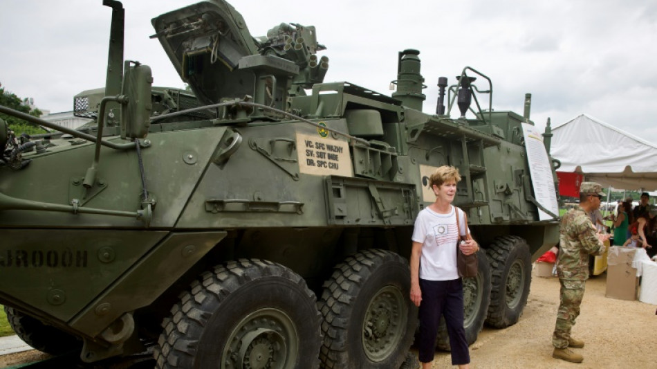 Une parade militaire r&ecirc;v&eacute;e par Trump malgr&eacute; d'importantes manifestations d'opposants