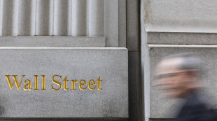 Borsa: l'Europa gira al rialzo con i future Usa, Stellantis frena Milano