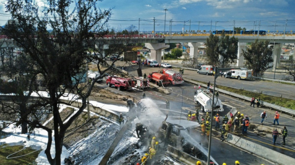 Sobe para 8 o n&uacute;mero de mortos em explos&atilde;o de caminh&atilde;o de g&aacute;s no M&eacute;xico