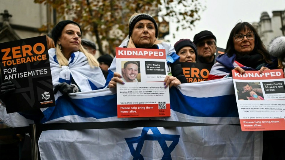 Tausende Menschen demonstrieren in London gegen Antisemitismus und f&uuml;r Israel