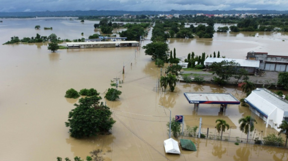 Aumenta a 98 saldo de v&iacute;ctimas de tormenta en Filipinas 