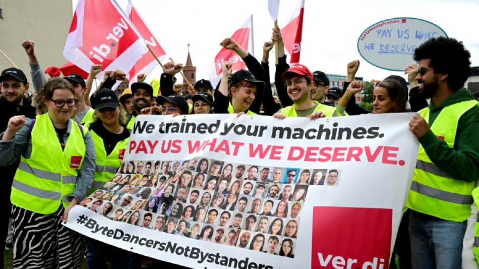 Protestaktion in Berlin gegen geplante Kündigungen bei Onlinenetzwerk Tiktok 