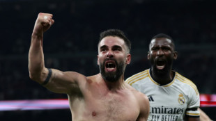 Real Madrid vira sobre Almer&iacute;a com gol no fim; Girona goleia Sevilla