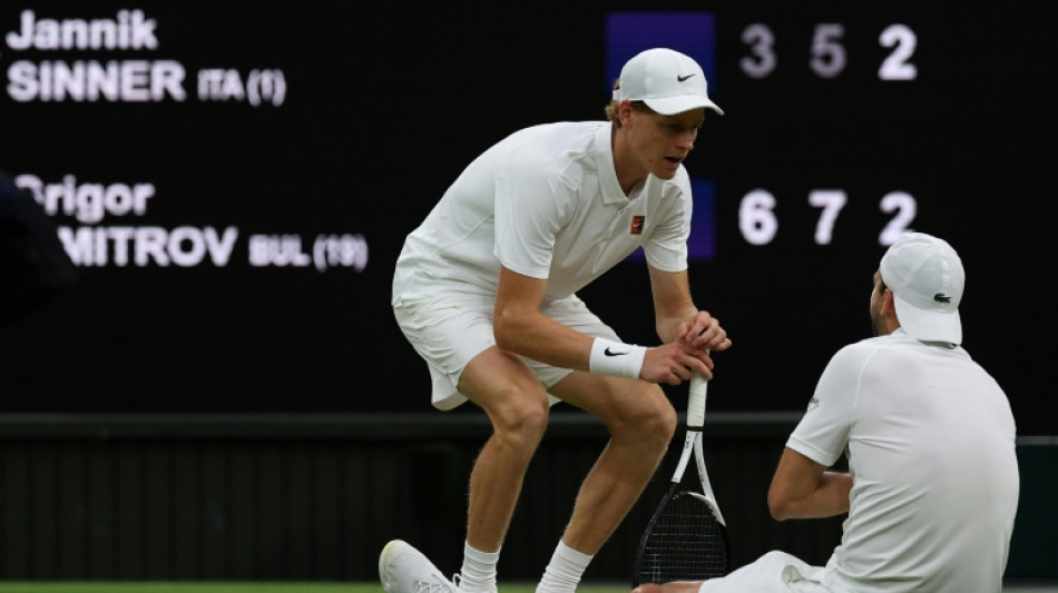 Wimbledon: Sinner se sauve sur abandon, Djokovic mate la r&eacute;bellion