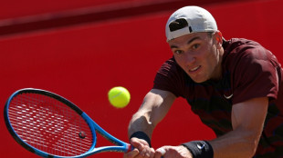 Draper survives scare to reach Queen's quarter-finals