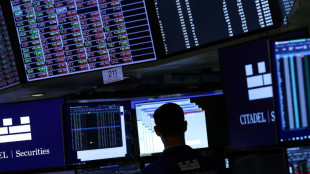 Wall Street s'enfonce encore, plomb&eacute;e par la guerre commerciale