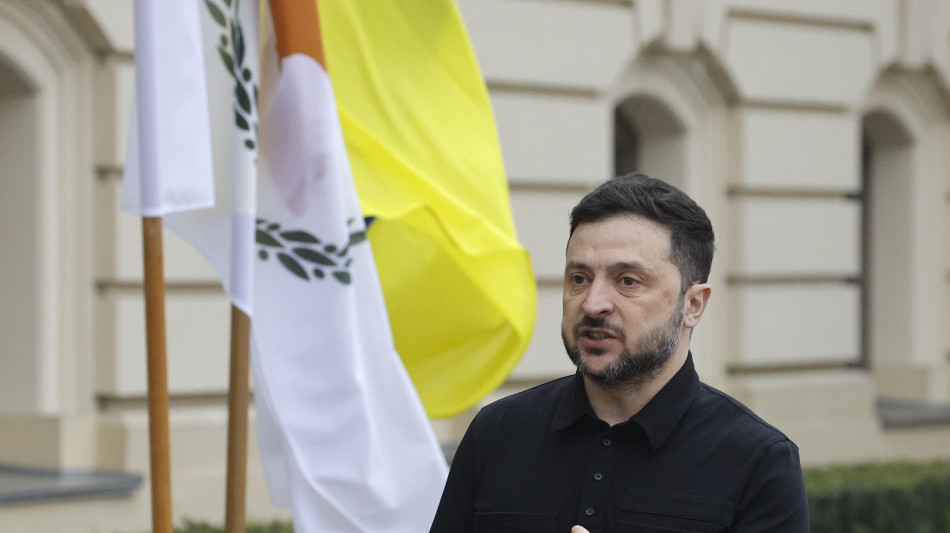 Zelensky lunedì a Londra incontrerà Starmer, Macron e Merz