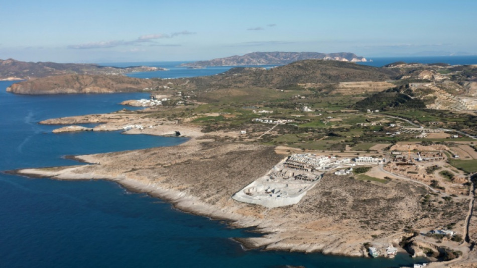 Gr&egrave;ce: les Cyclades emport&eacute;es par la fi&egrave;vre du b&eacute;ton