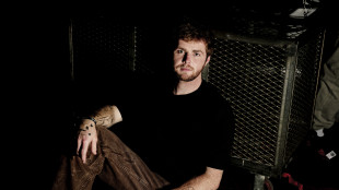 Anche sonorit&agrave; rock nel nuovo album su resilienza di Alex Warren