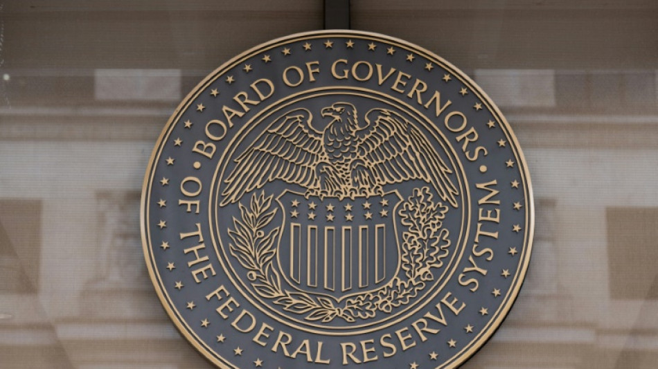 Fed corta juros em 0,25 ponto percentual (4,25%-4,50%) e prev&ecirc; dois cortes em 2025
