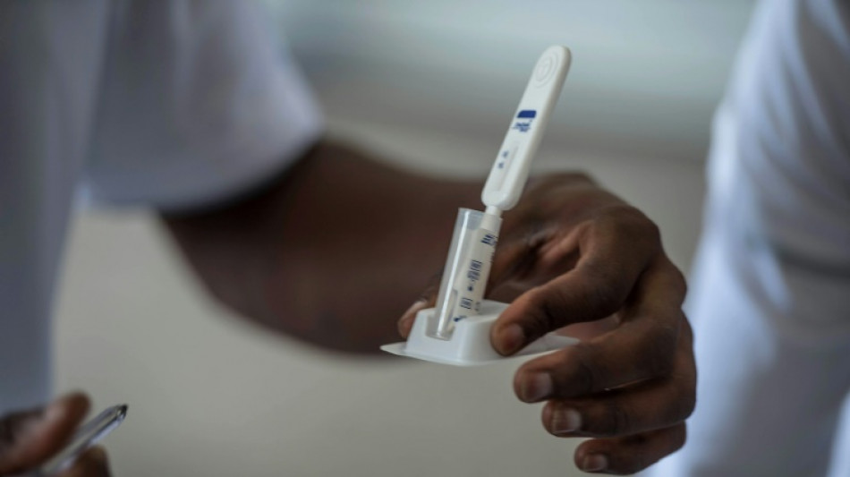 Las j&oacute;venes, "desproporcionadamente" afectadas por el virus del sida