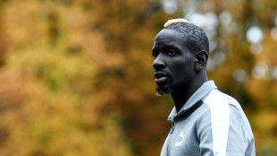 Zagueiro franc&ecirc;s Mamadou Sakho anuncia que vai pendurar as chuteiras