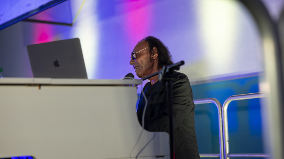 Notte degli esami per detenuti maturandi,Venditti canta per loro