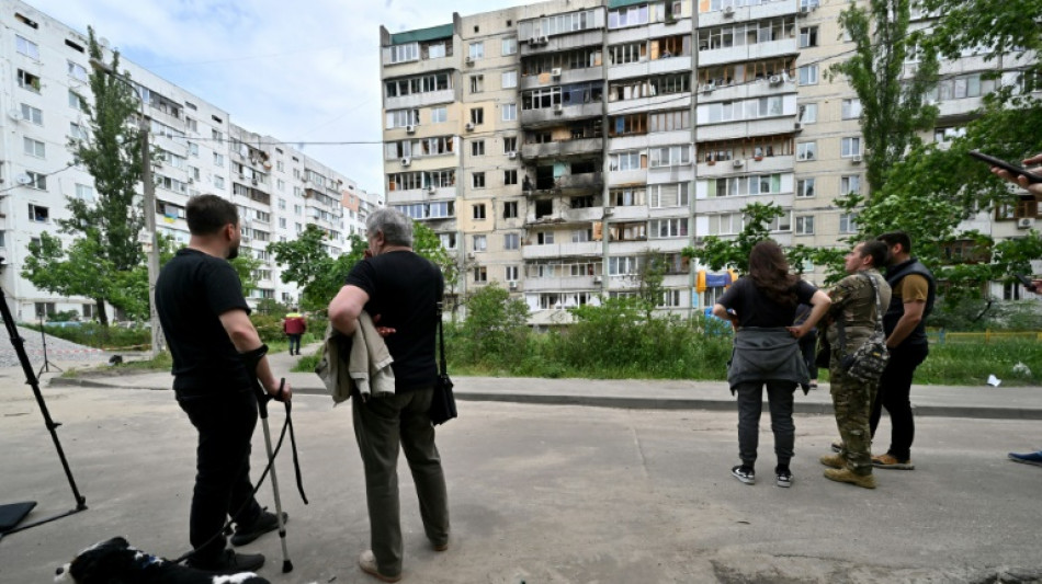 Une nouvelle attaque massive sur l'Ukraine fait au moins 9 morts, avant un dernier &eacute;change de prisonniers 